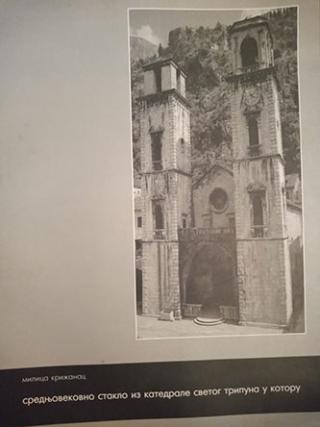 srednjovekovno staklo iz katedrale svetog tripuna u kotoru  