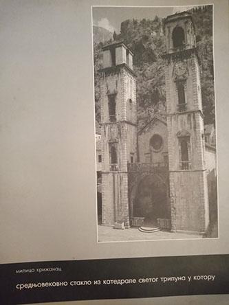 srednjovekovno staklo iz katedrale svetog tripuna u kotoru 